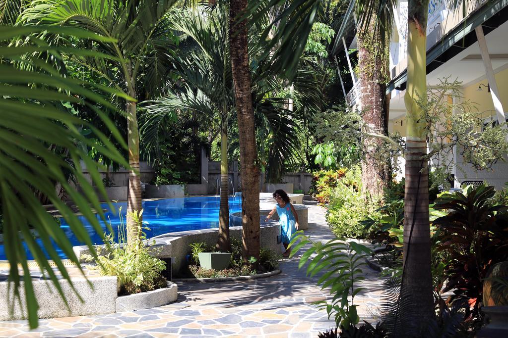 Naka Resort Pantai Kamala Bagian luar foto