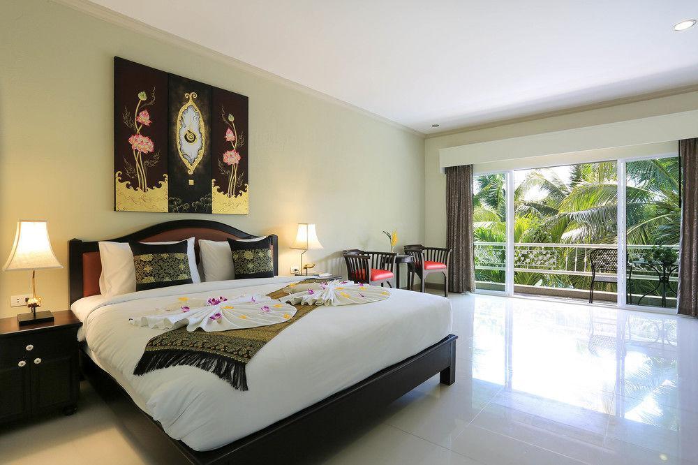 Naka Resort Pantai Kamala Bagian luar foto