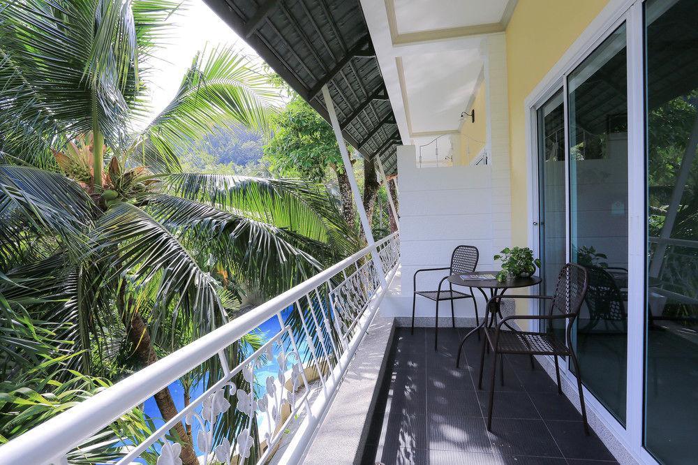 Naka Resort Pantai Kamala Bagian luar foto