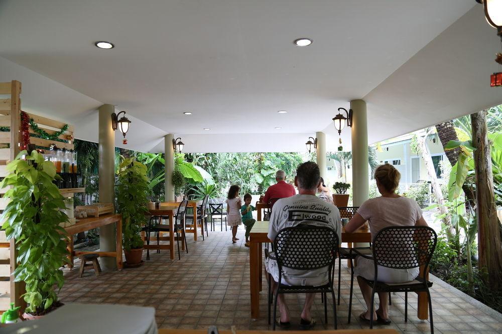 Naka Resort Pantai Kamala Bagian luar foto