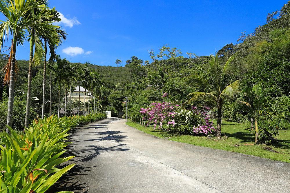 Naka Resort Pantai Kamala Bagian luar foto