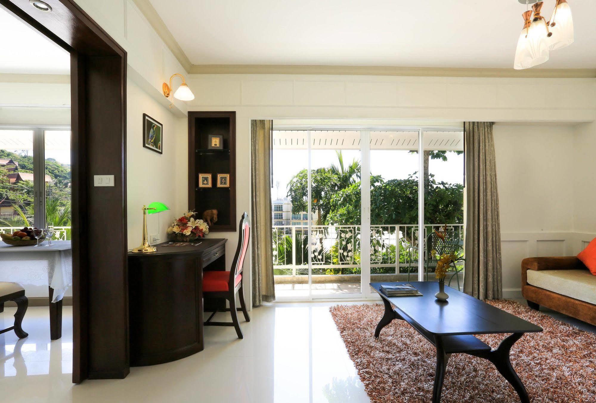 Naka Resort Pantai Kamala Bagian luar foto