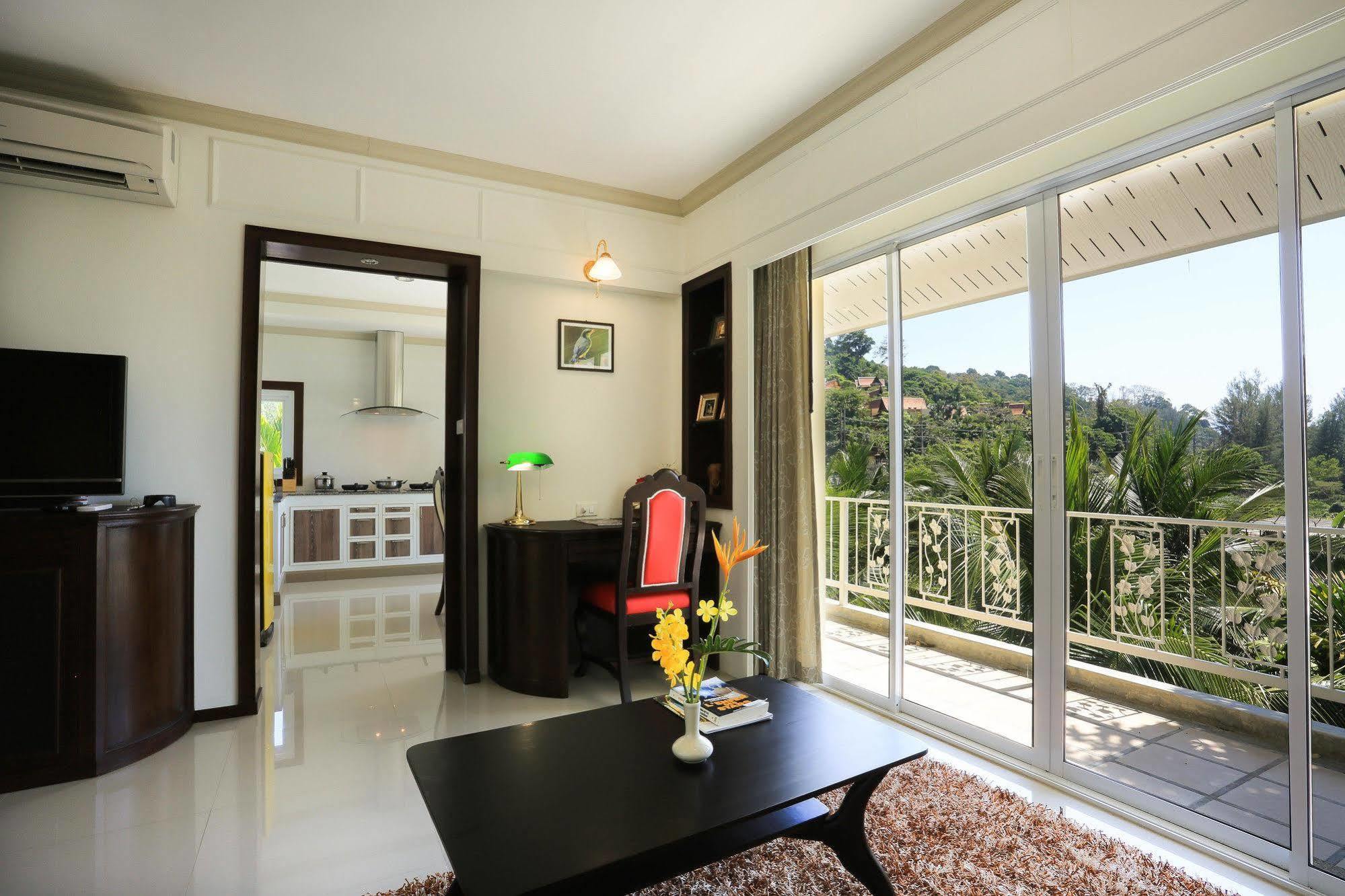 Naka Resort Pantai Kamala Bagian luar foto