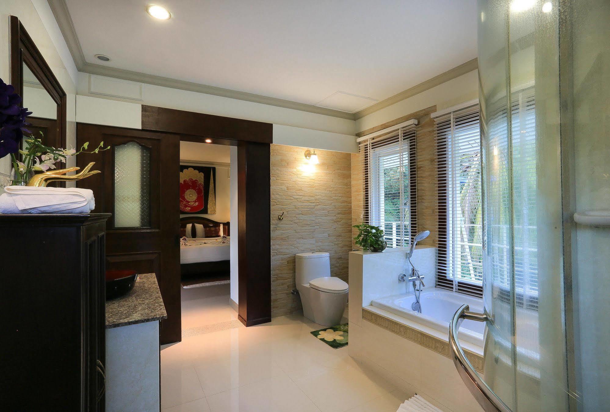 Naka Resort Pantai Kamala Bagian luar foto