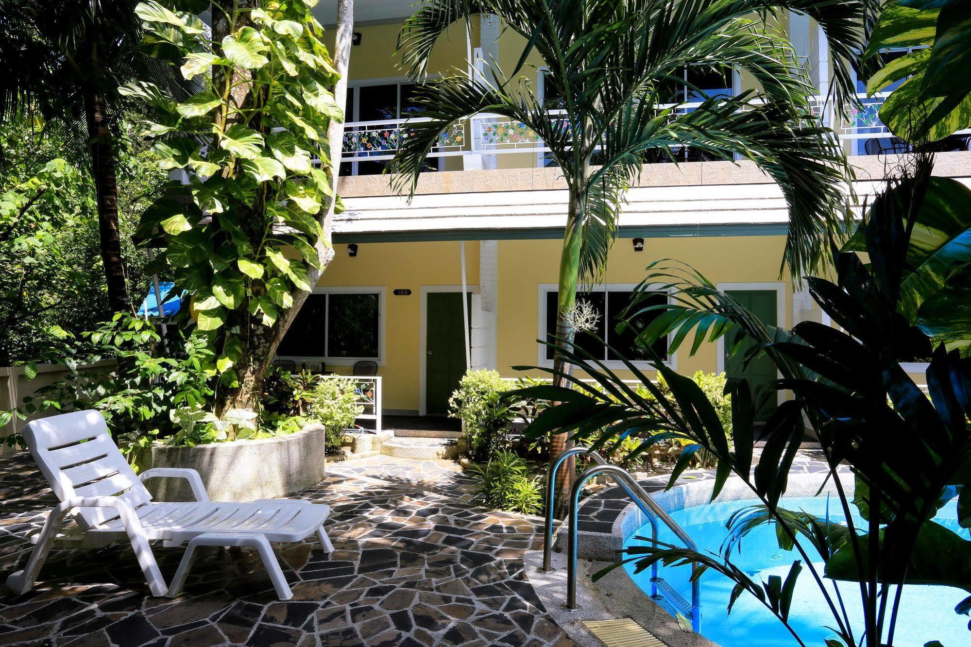 Naka Resort Pantai Kamala Bagian luar foto