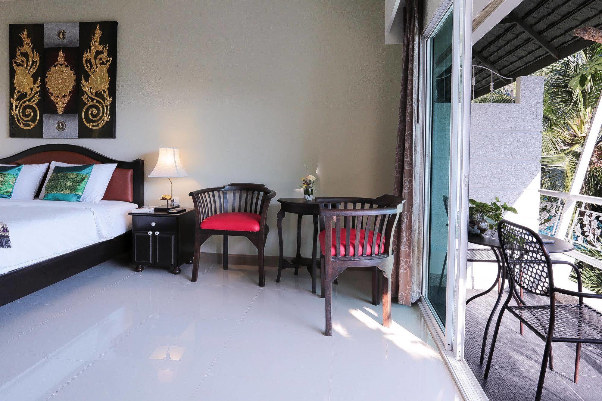 Naka Resort Pantai Kamala Bagian luar foto