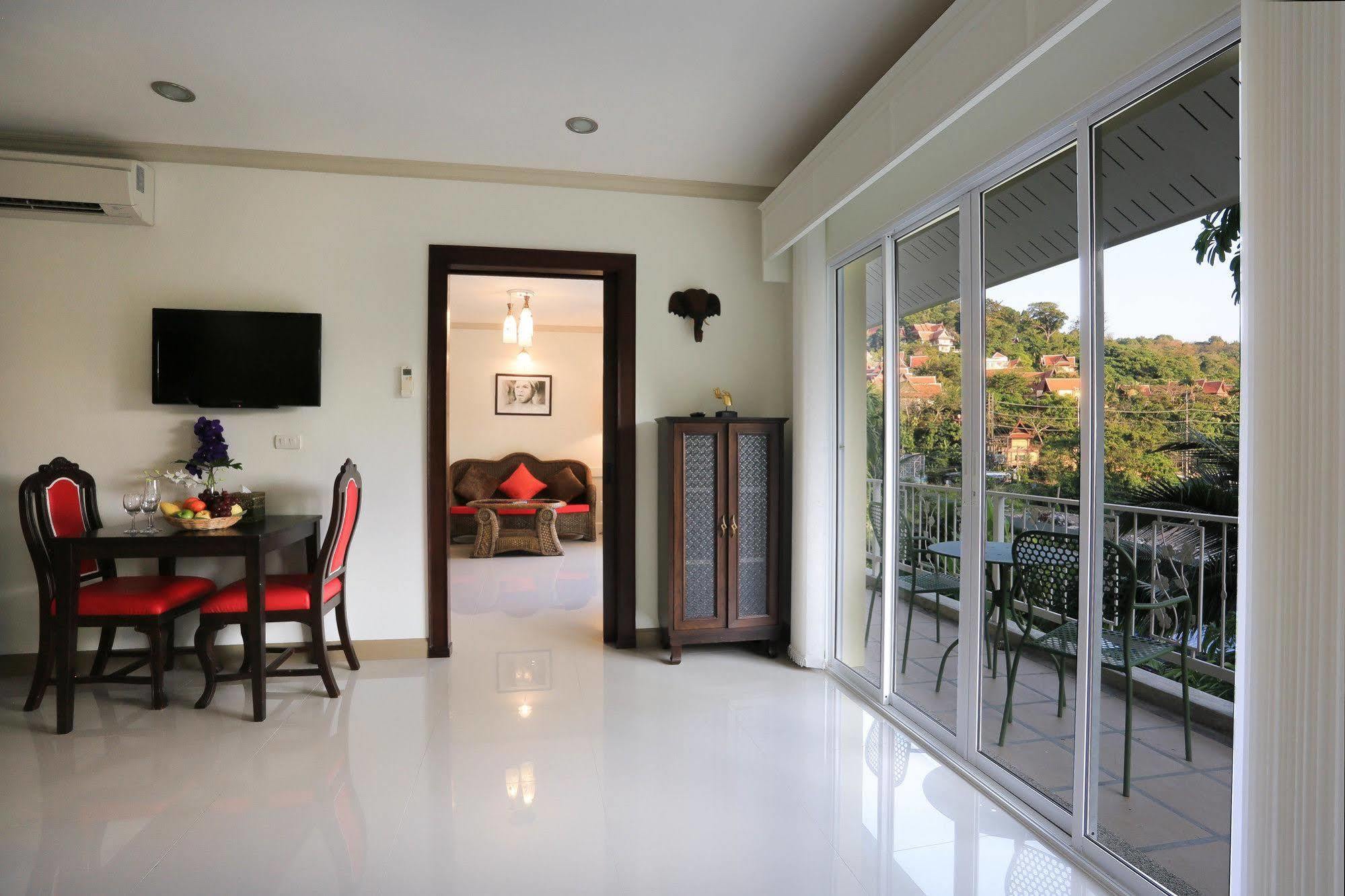 Naka Resort Pantai Kamala Bagian luar foto