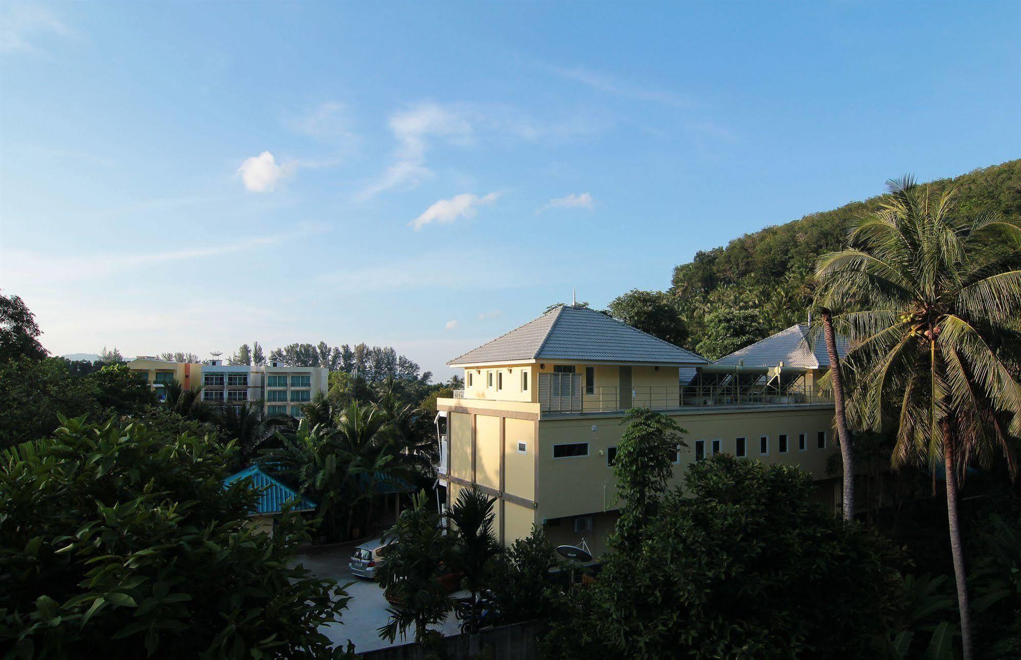 Naka Resort Pantai Kamala Bagian luar foto